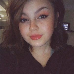 Meet your Posher, Alicia